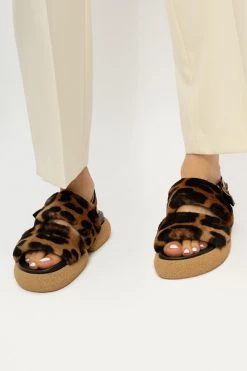 Dries Van Noten Sandalen Sandals With Animal Motif Brown 12 Dries Van Noten Sandalen Sandals With Animal Motif Brown -Dries Van Noten Verkoopwinkel 8ce5f7a6139847636a1823a6e36f40fe